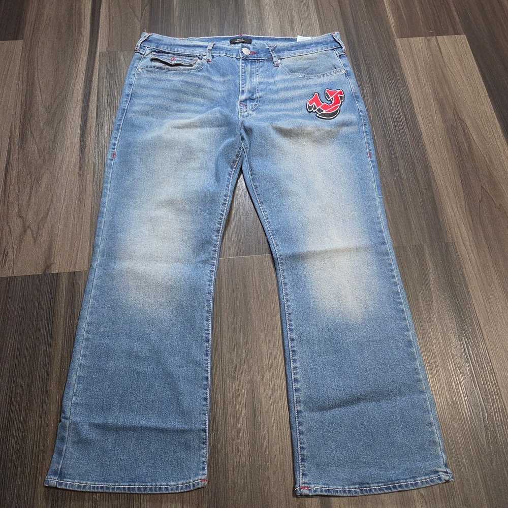 True Religion Billy Relaxed Bootcut Jeans Mens 36 Medium Wash Graffiti Horseshoe